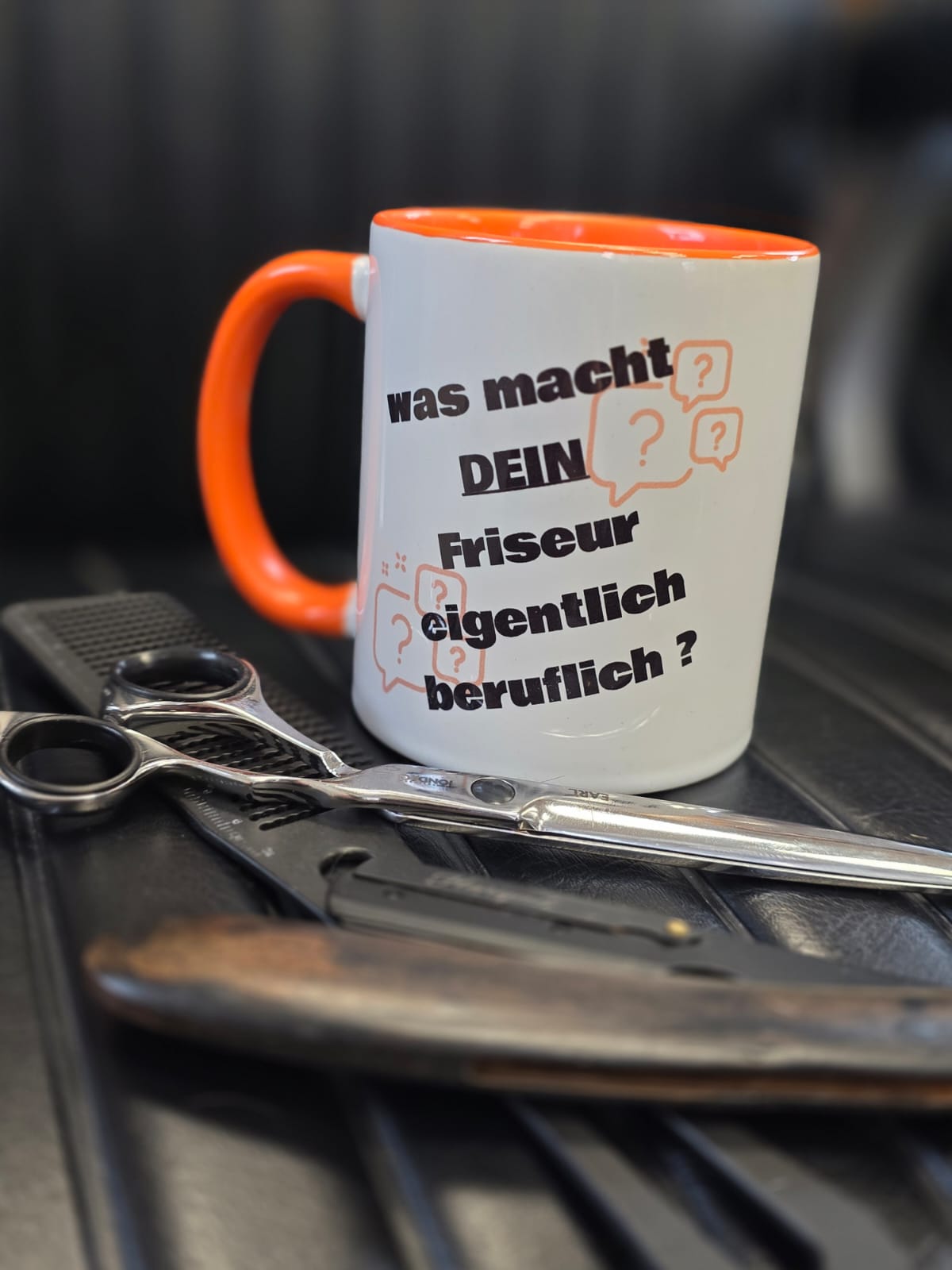 UNSERE FRECHE TASSE - UND WAS MACHT DEIN FRISEUR BERUFLICH?